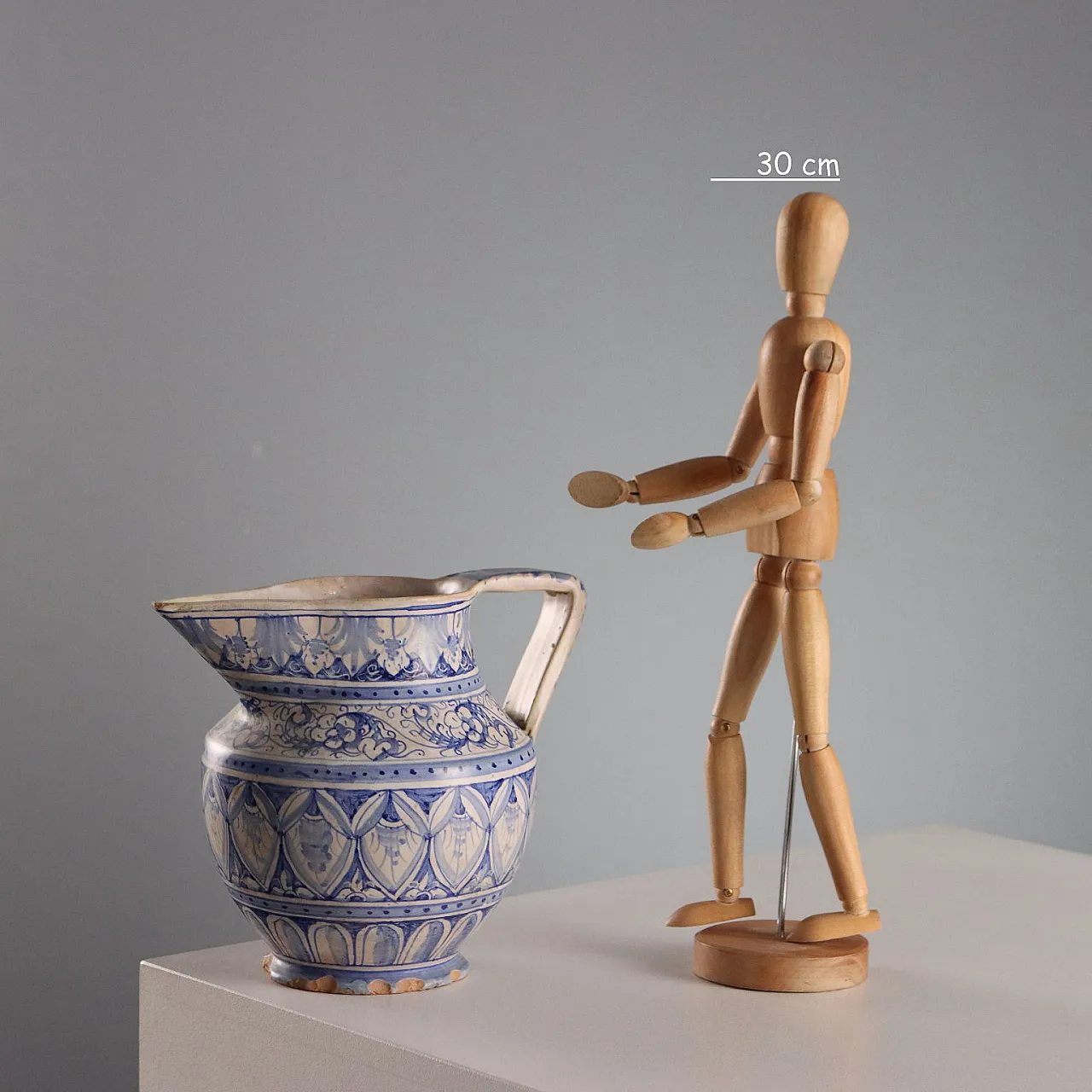 Flat handle majolica pharmacy pourer, 20th century 2