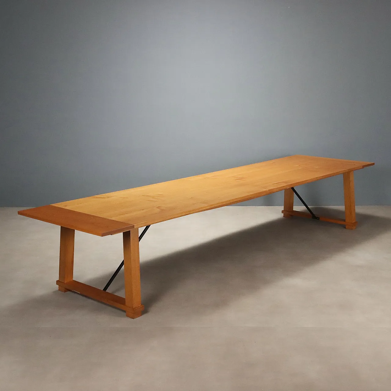 Tavolo in massello di rovere e metallo smaltato nero, '900 1