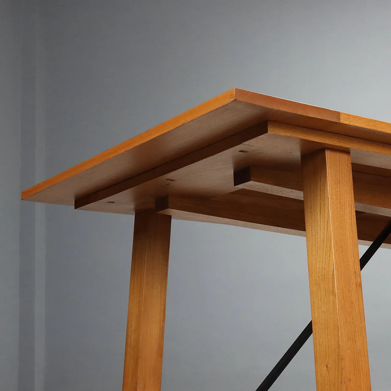 Tavolo in massello di rovere e metallo smaltato nero, '900 8