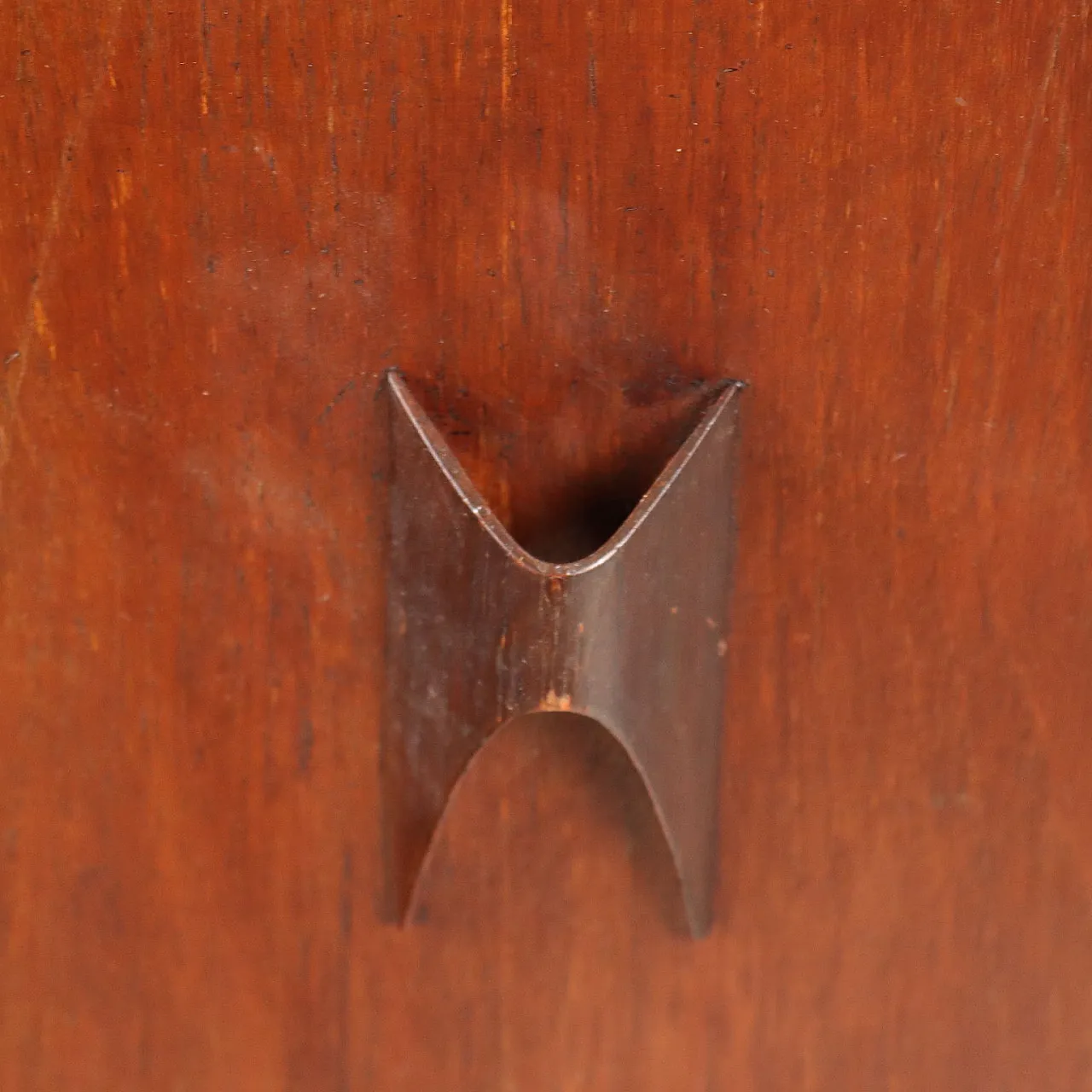 Credenza impiallacciata in teak con ante e cassetti a battente, '900 8