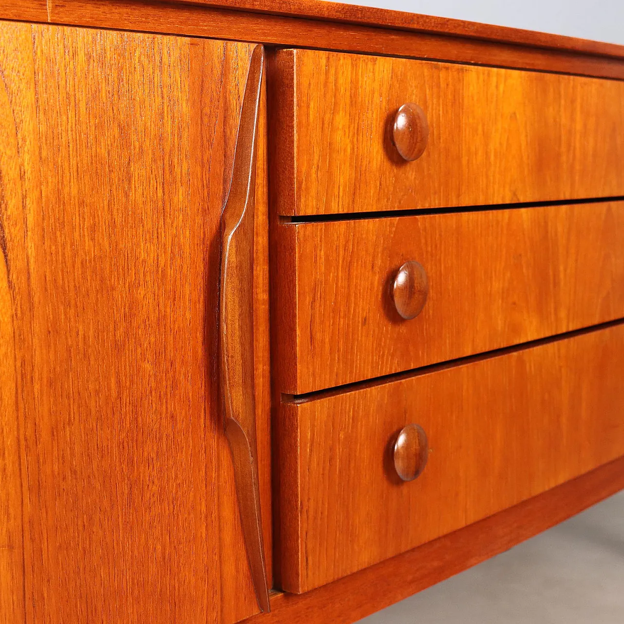Credenza impiallacciata in teak, '900 4