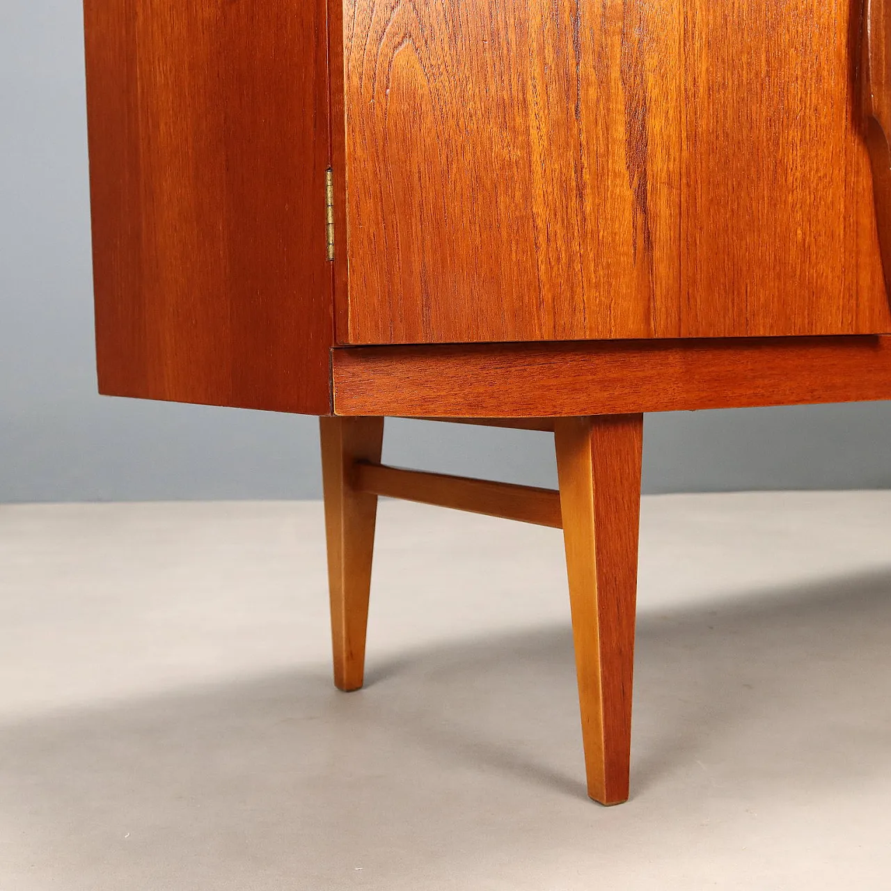 Credenza impiallacciata in teak, '900 9