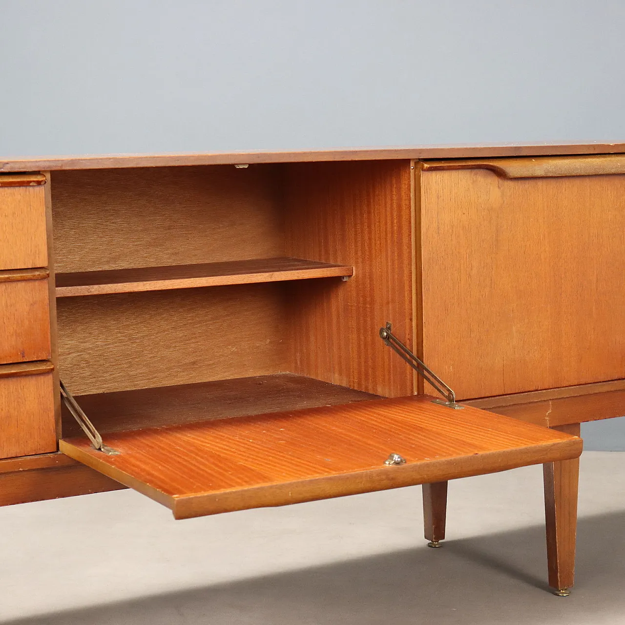Credenza impiallacciata in teak con ante a ribalta e cassetti, '900 4
