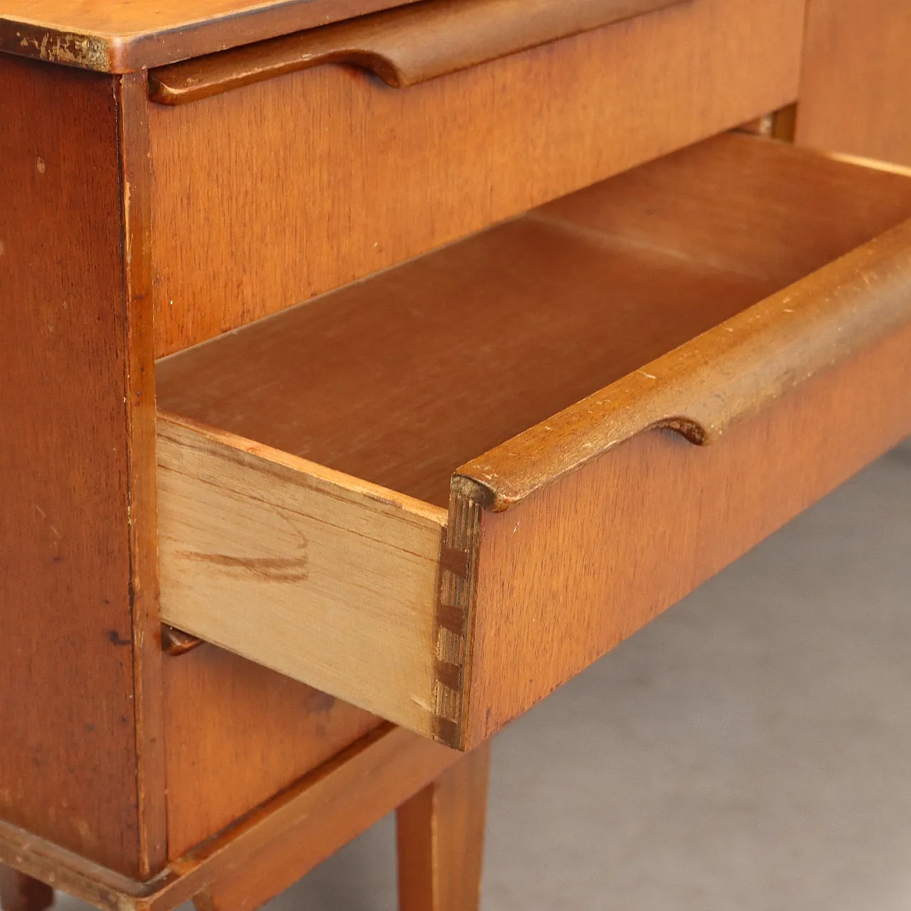 Credenza impiallacciata in teak con ante a ribalta e cassetti, '900 5