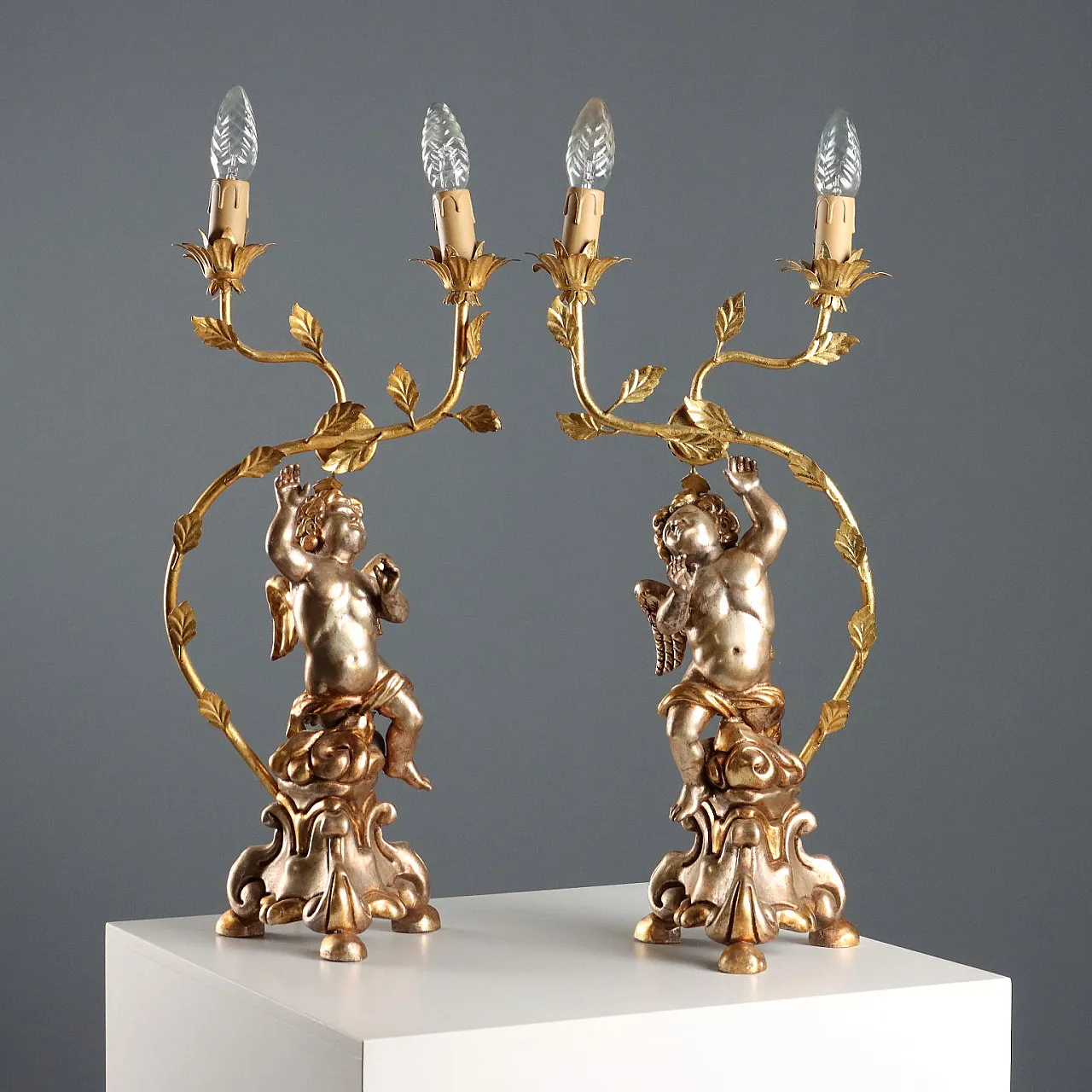 Pair of carved and gilded wooden candlesticks, 20th century 3