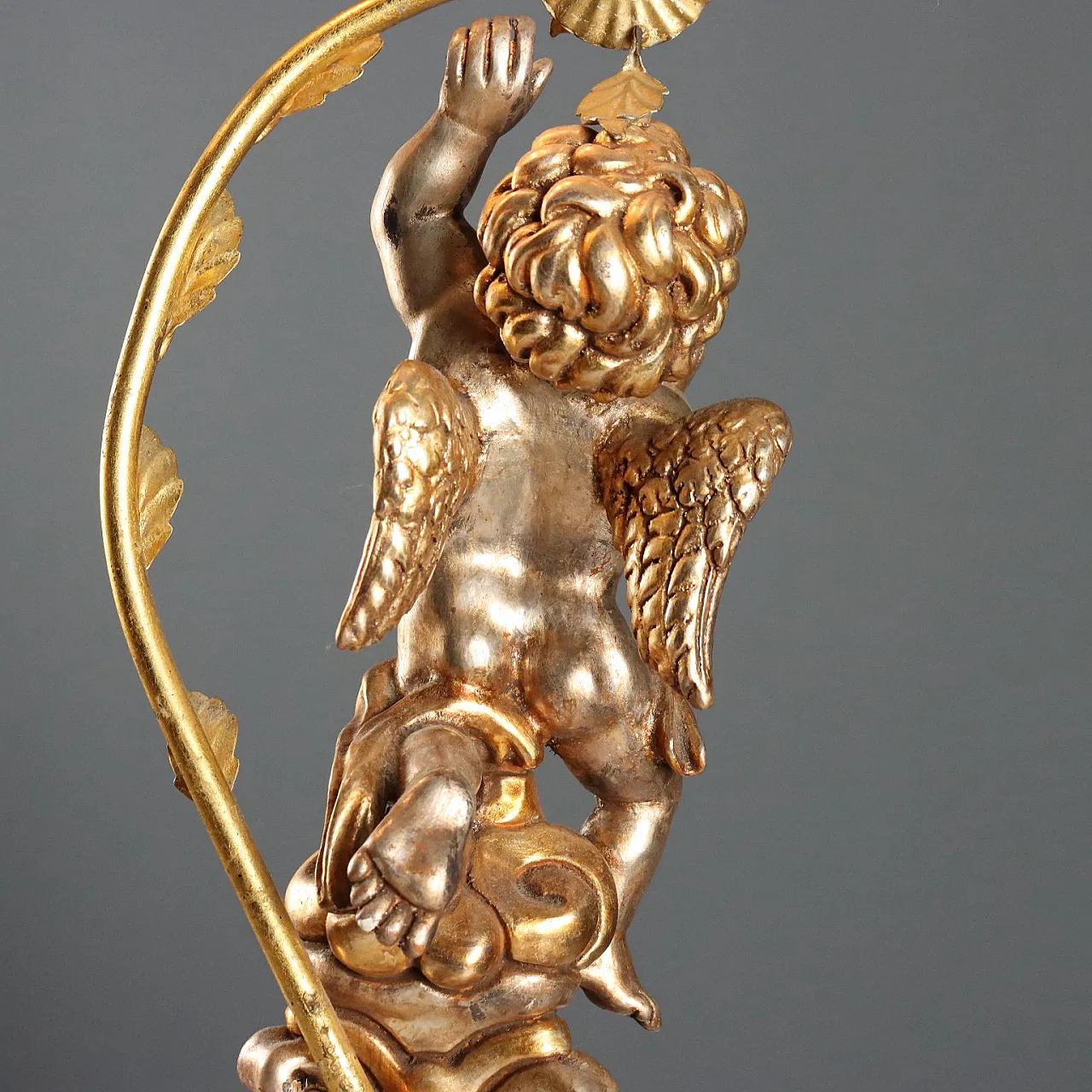 Pair of carved and gilded wooden candlesticks, 20th century 10