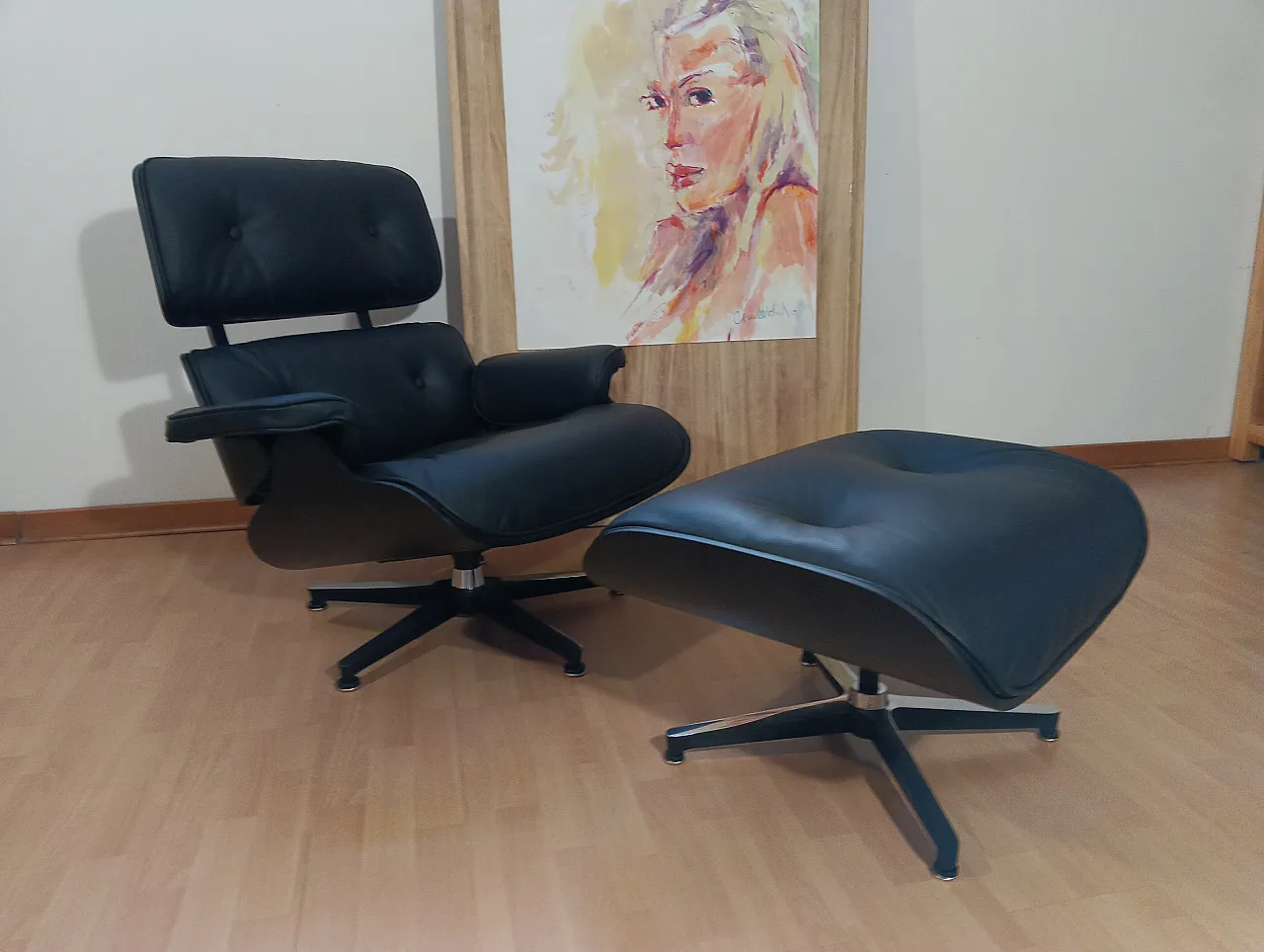 Poltrona e pouf in pelle di Charles & Ray Eames per Alivar, anni 2000 9