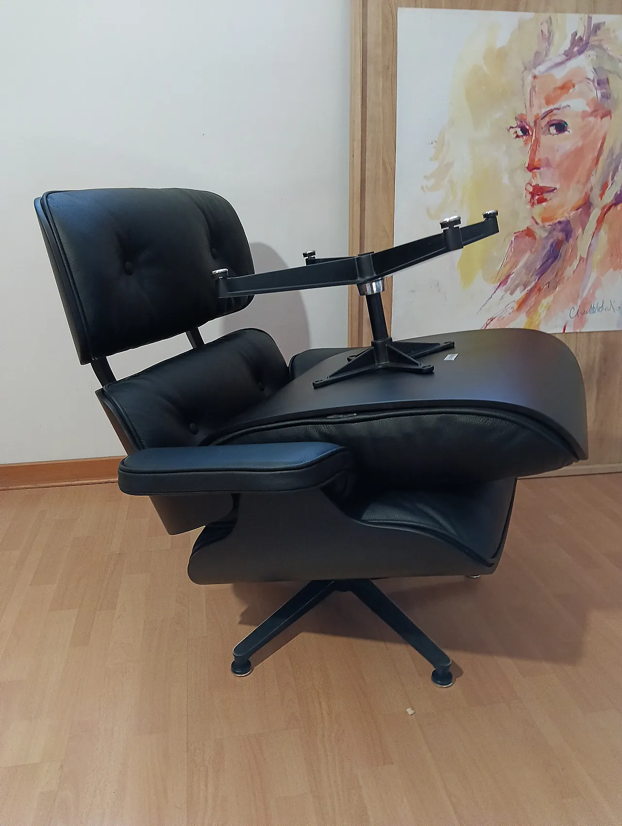 Poltrona e pouf in pelle di Charles & Ray Eames per Alivar, anni 2000 79