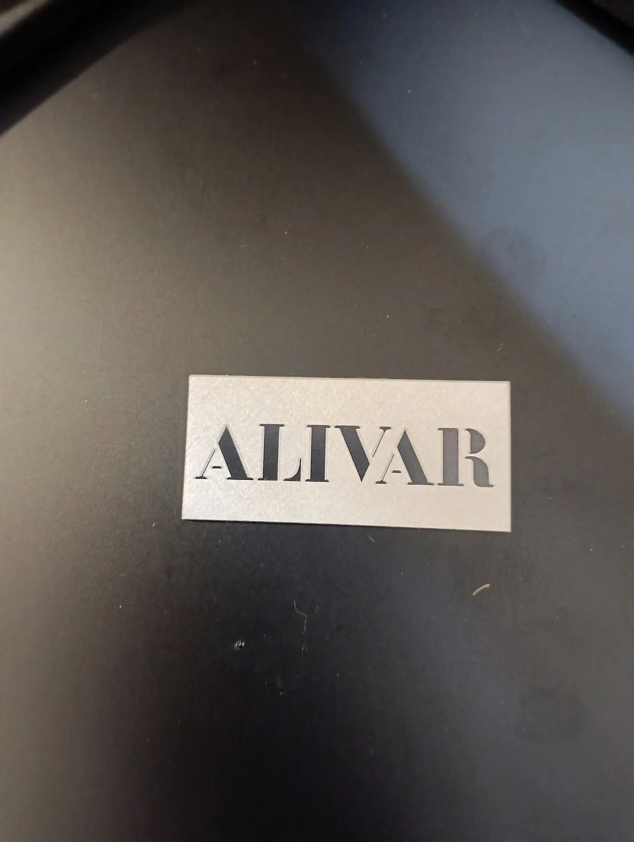 Poltrona e pouf in pelle di Charles & Ray Eames per Alivar, anni 2000 82