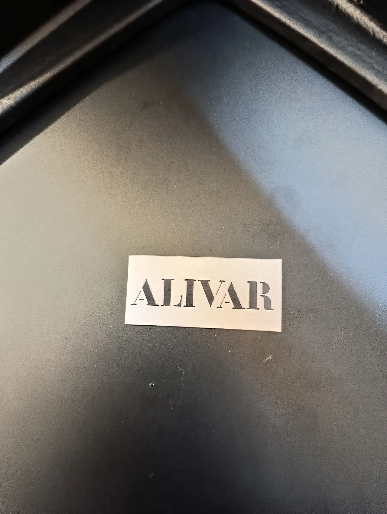 Poltrona e pouf in pelle di Charles & Ray Eames per Alivar, anni 2000 83