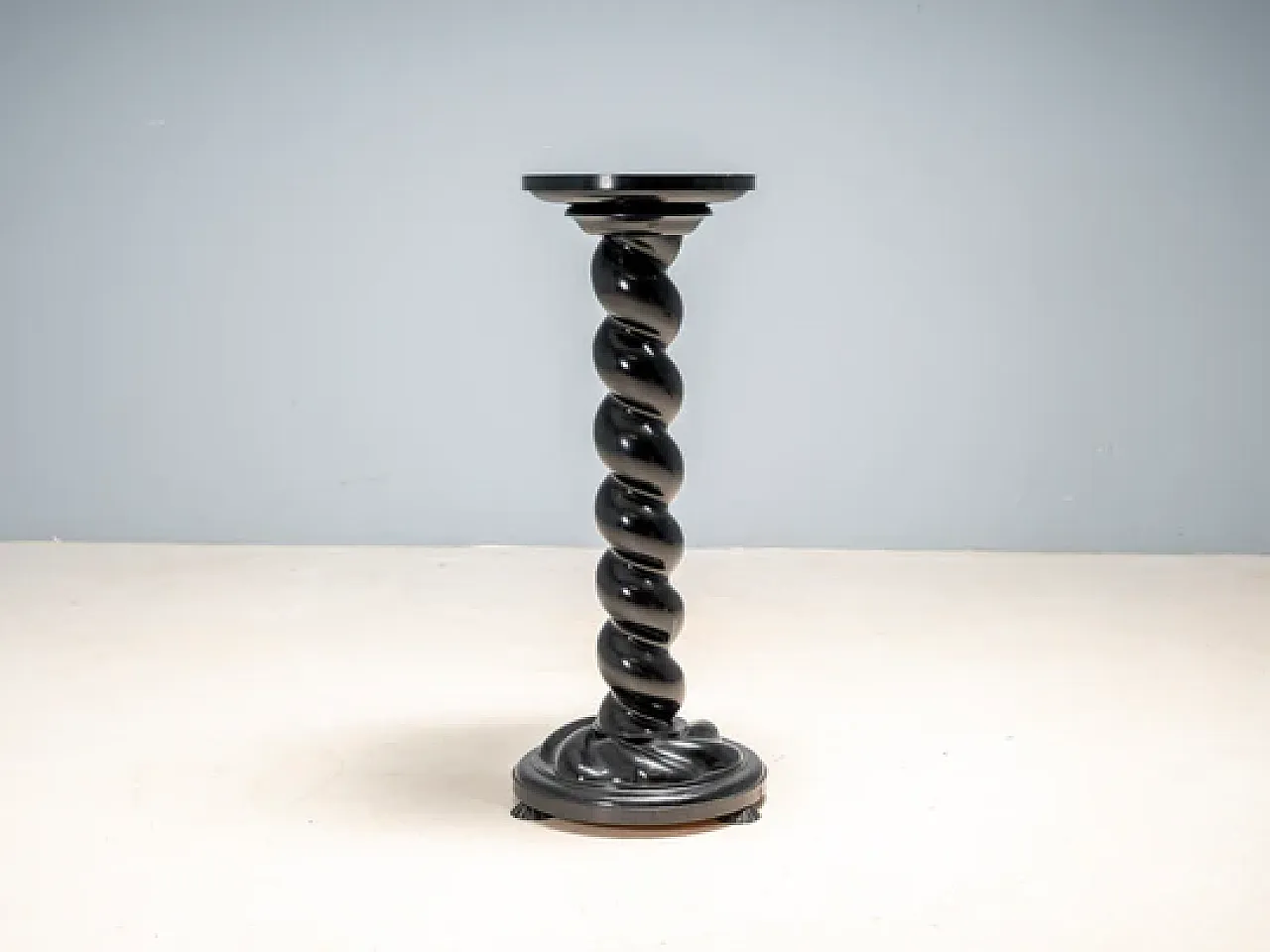 Baroque-inspired flower pedestal in walnut, 1920s 2