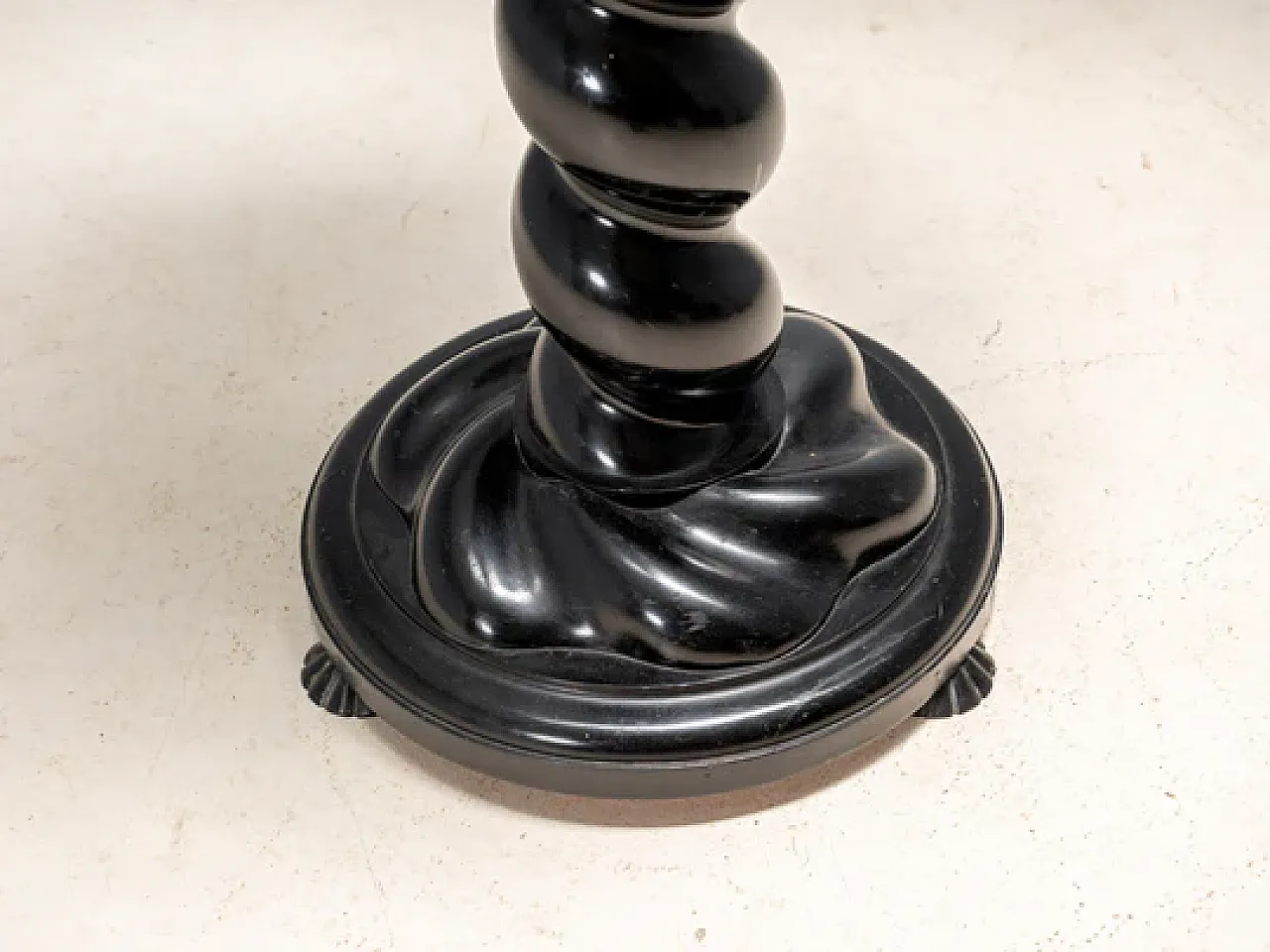 Baroque-inspired flower pedestal in walnut, 1920s 3