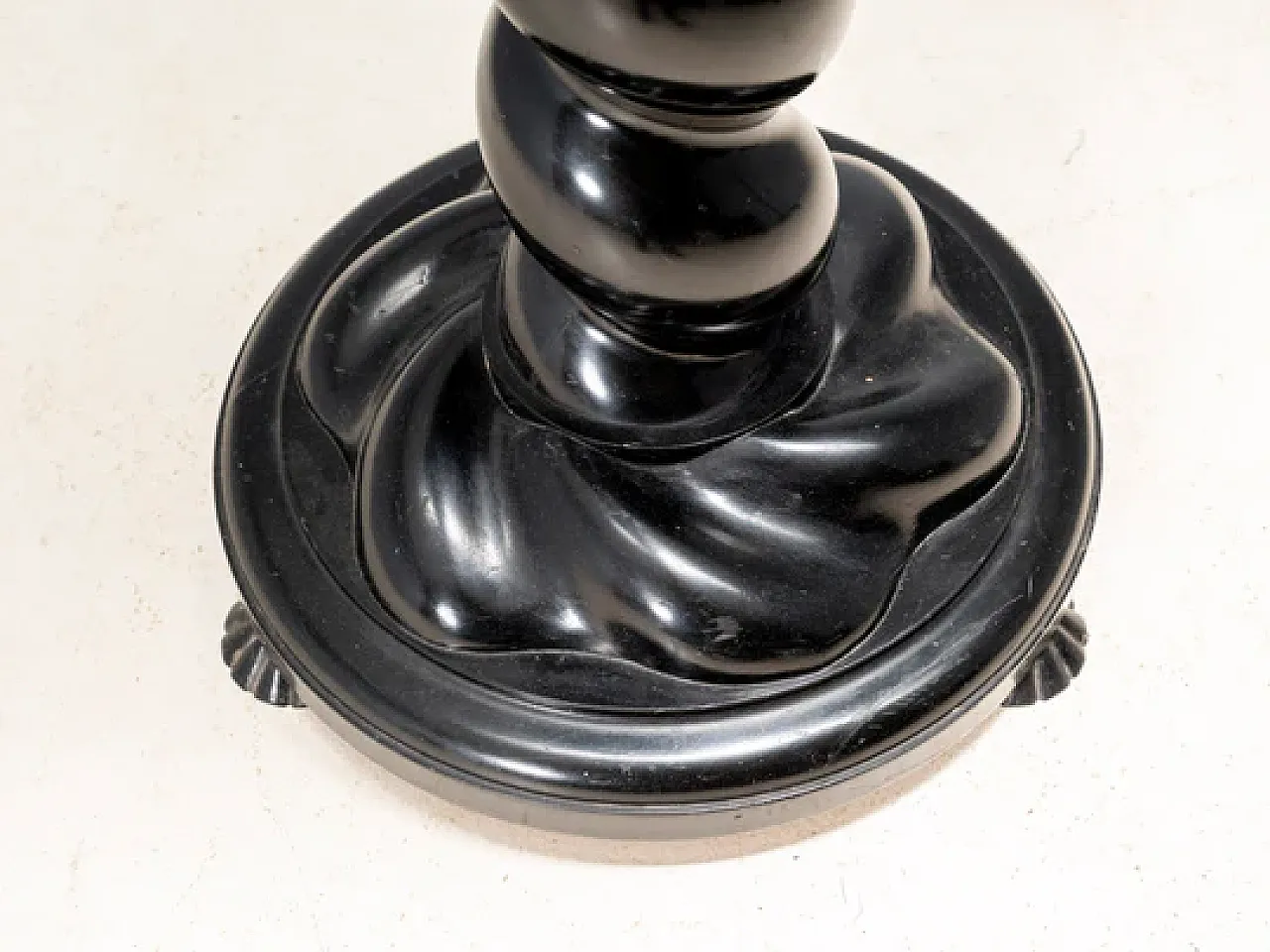 Baroque-inspired flower pedestal in walnut, 1920s 5