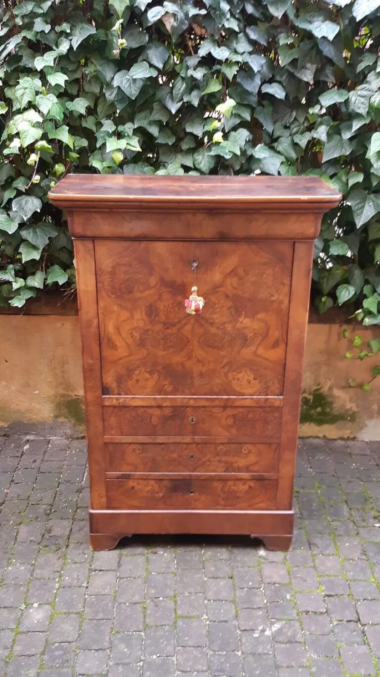 Luigi Filippo cappuccino secretary in walnut and briar, 19th century 1