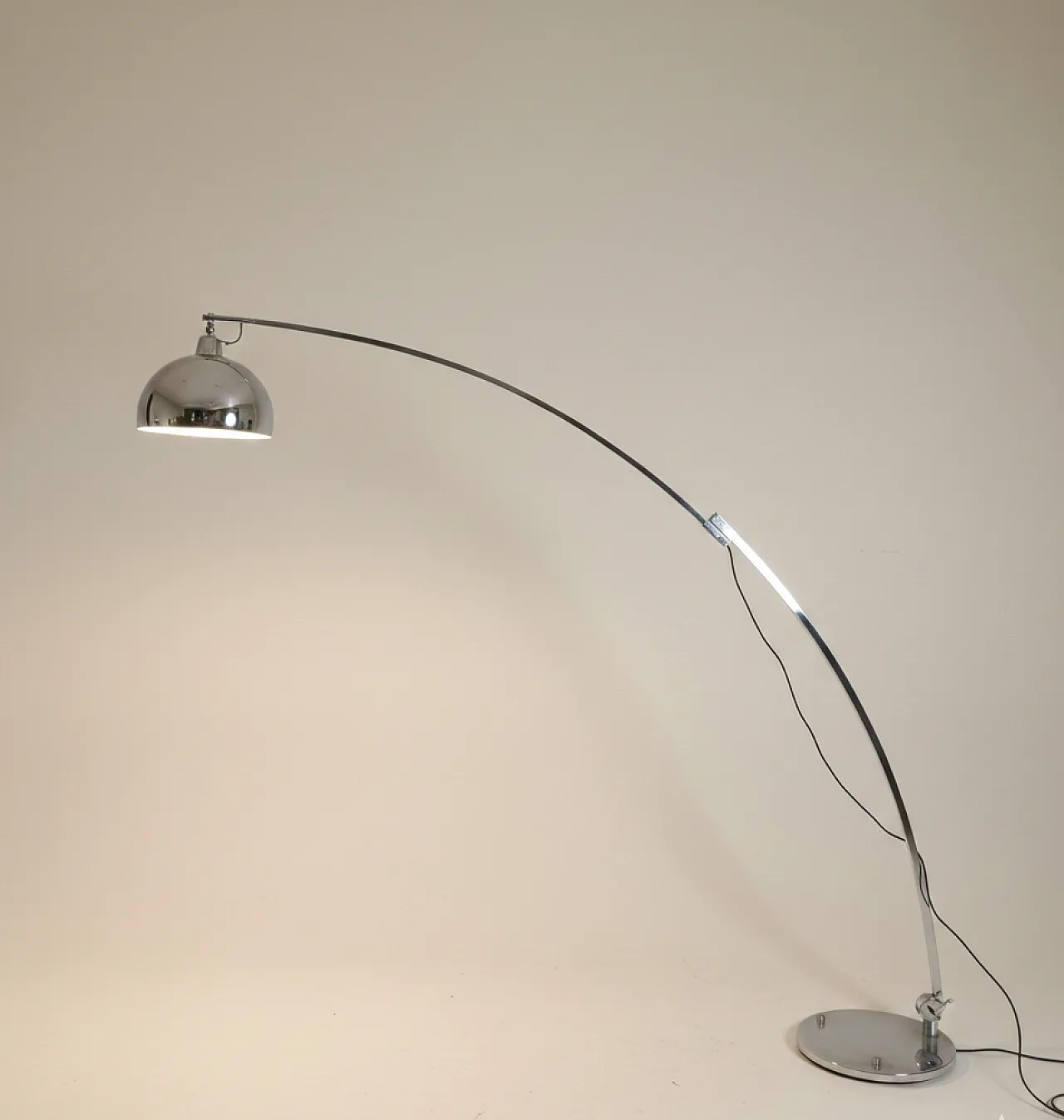 Steel chromed adjustable arc floor lamp Italian design 70s 1