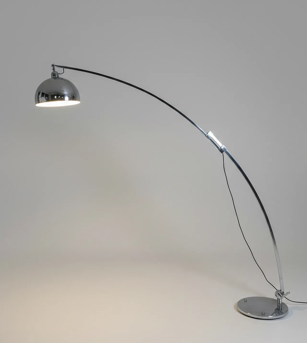 Steel chromed adjustable arc floor lamp Italian design 70s 2