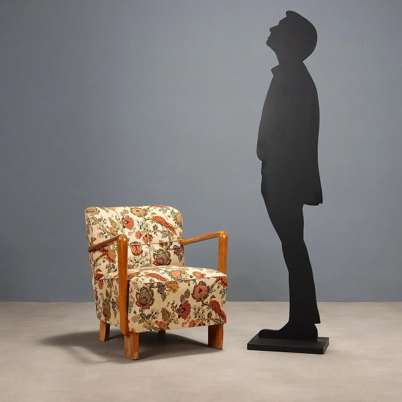 Poltrona con imbottitura a molle e legno di faggio, '900 2