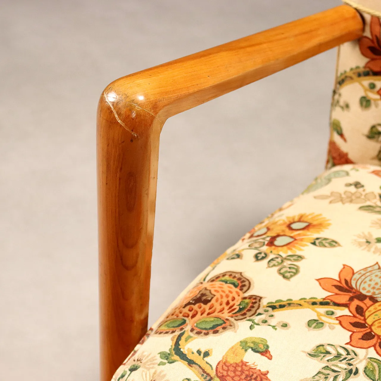 Poltrona con imbottitura a molle e legno di faggio, '900 5