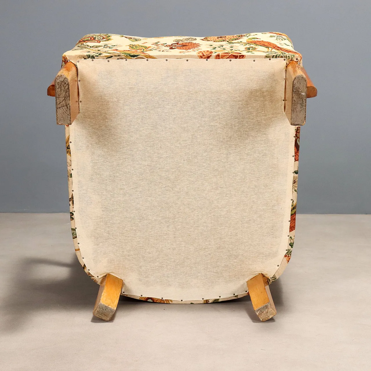 Poltrona con imbottitura a molle e legno di faggio, '900 7