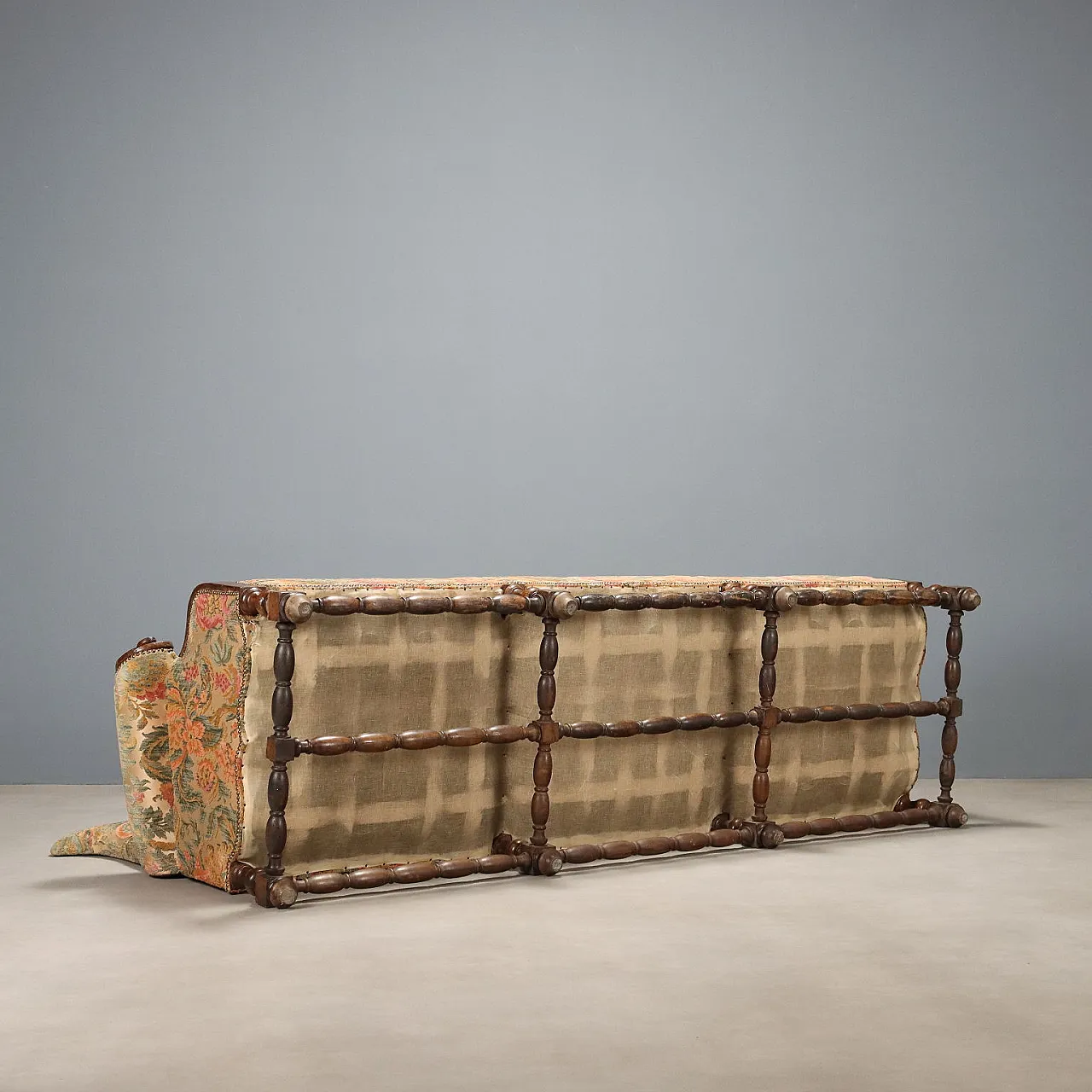 Divano barocco in noce e tessuto ricamato, fine '700 10