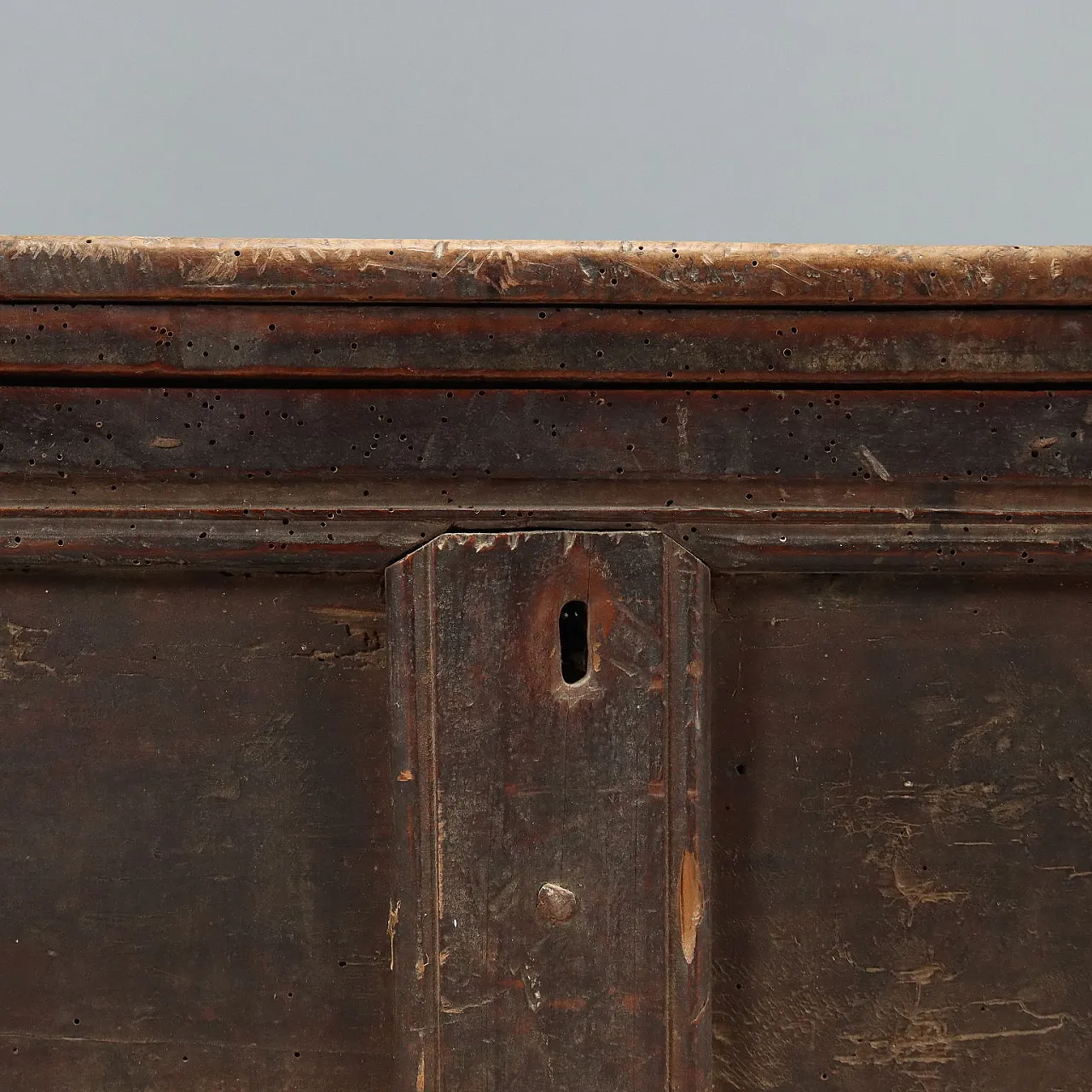 Walnut chest, 17th century 5