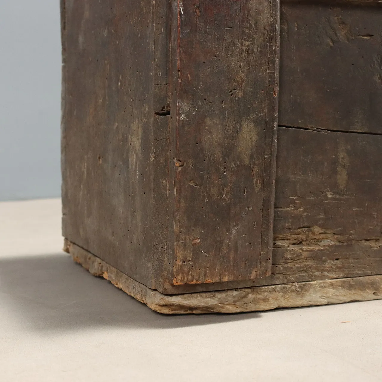 Walnut chest, 17th century 6
