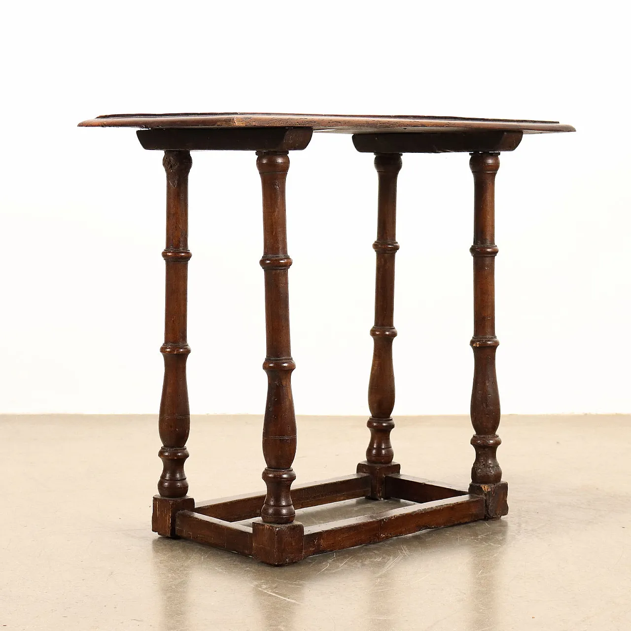 Tavolino in noce, metà '700 6