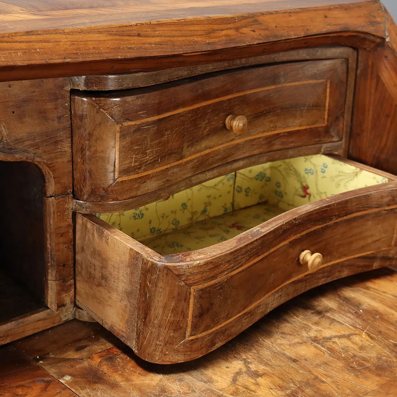 Cassettone barocco in noce, acero, olivo, abete e bronzo, '600 8