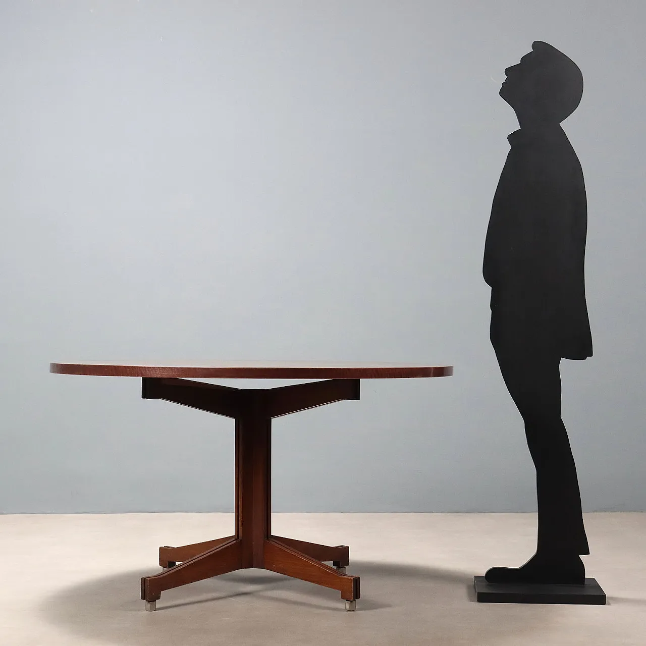 Tavolo impiallacciato in legno esotico con piedini in metallo, '900 2