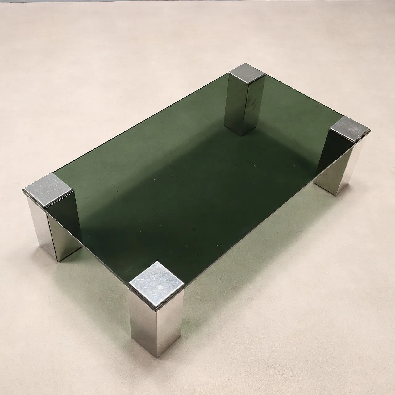 Tavolino con piano in vetro fumé e gambe in metallo cromato, '900 3