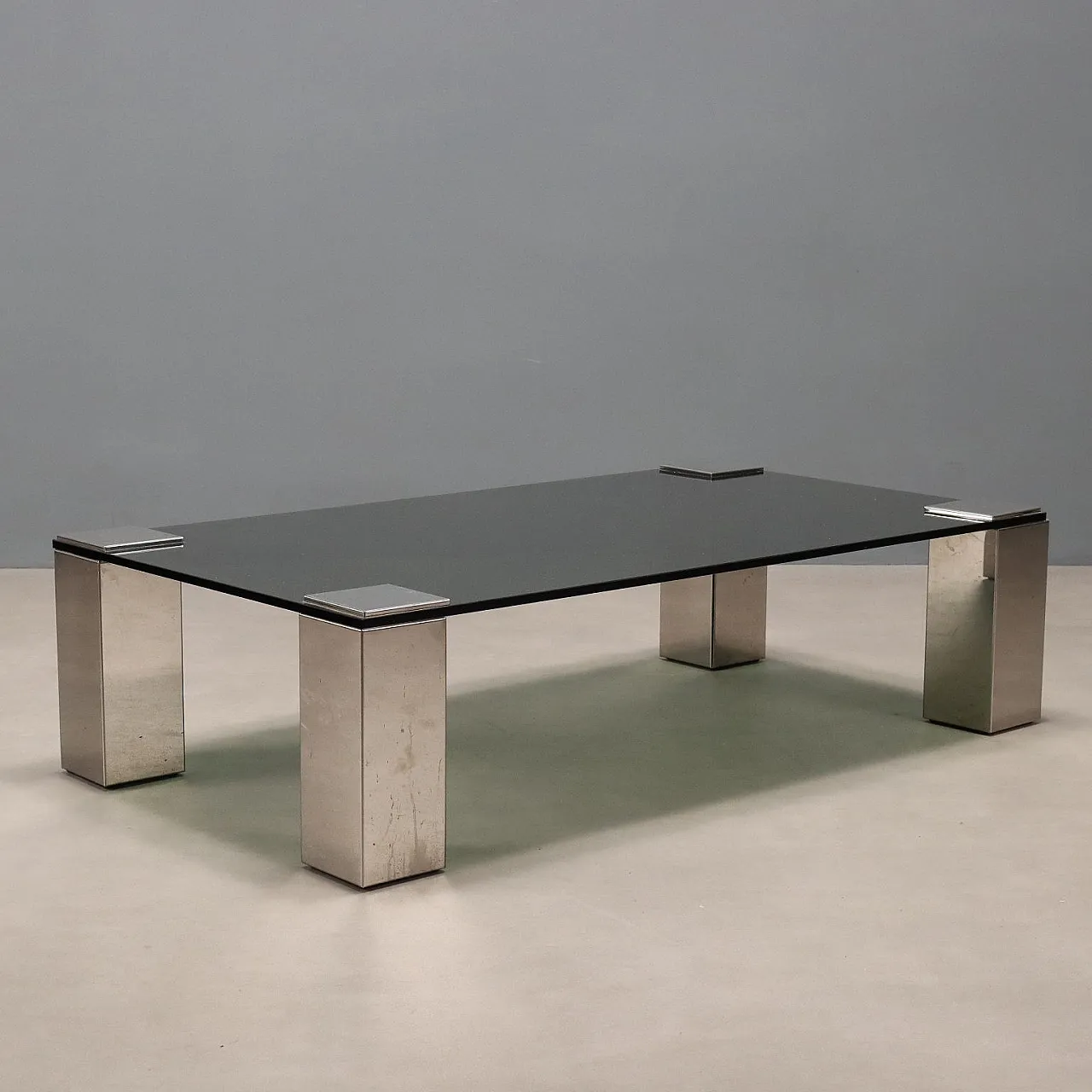 Tavolino con piano in vetro fumé e gambe in metallo cromato, '900 6