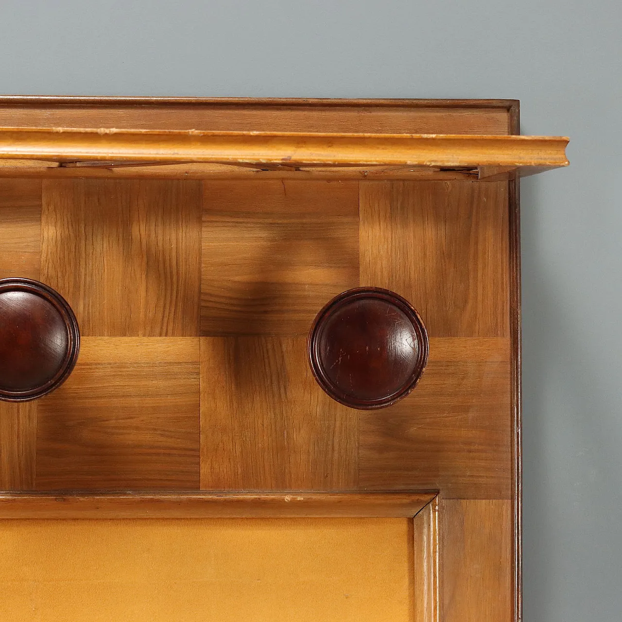 Appendiabiti con cappelliera e struttura in rovere e tessuto, '900 4