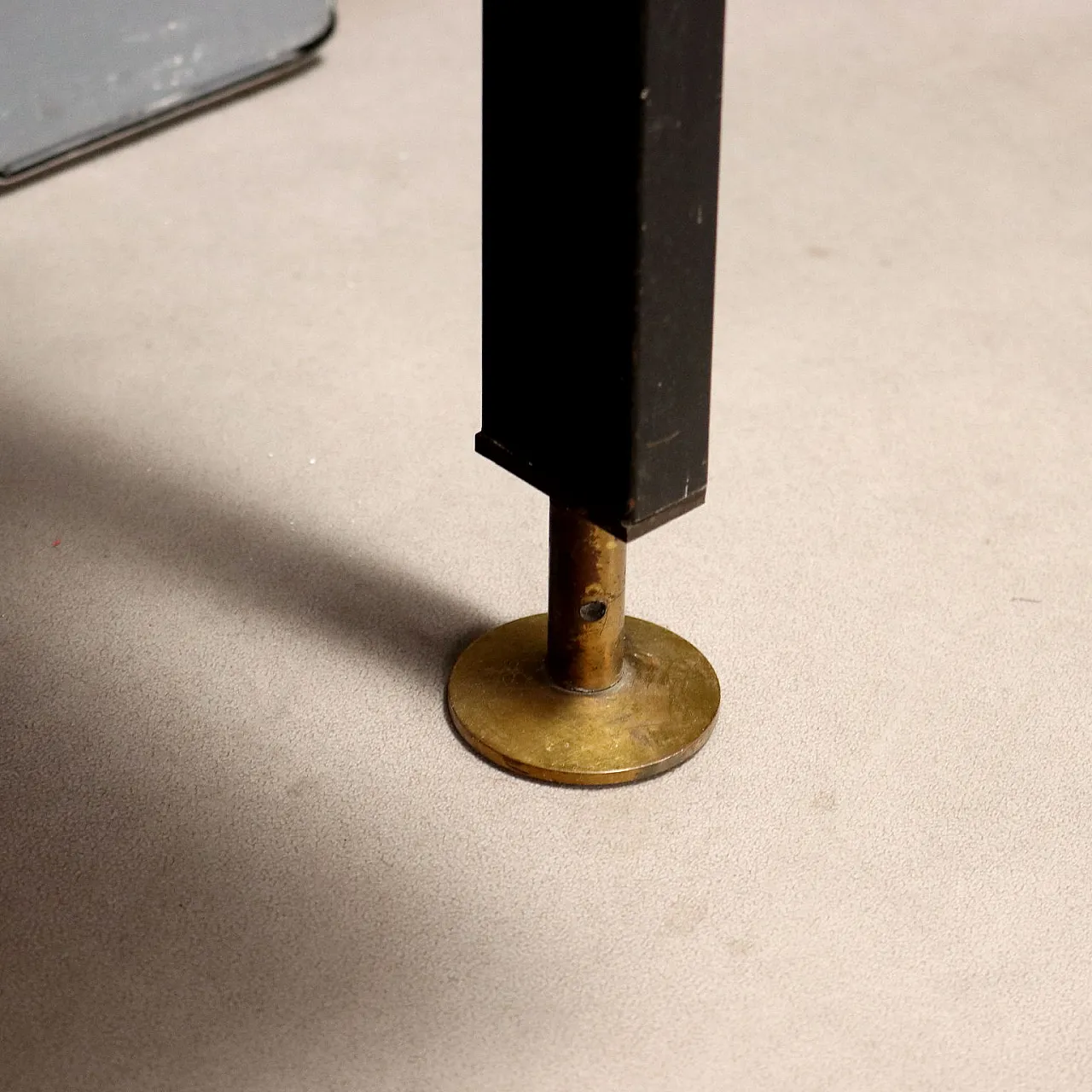 Libreria in legno impiallacciato mogano, metallo e ottone, '900 8