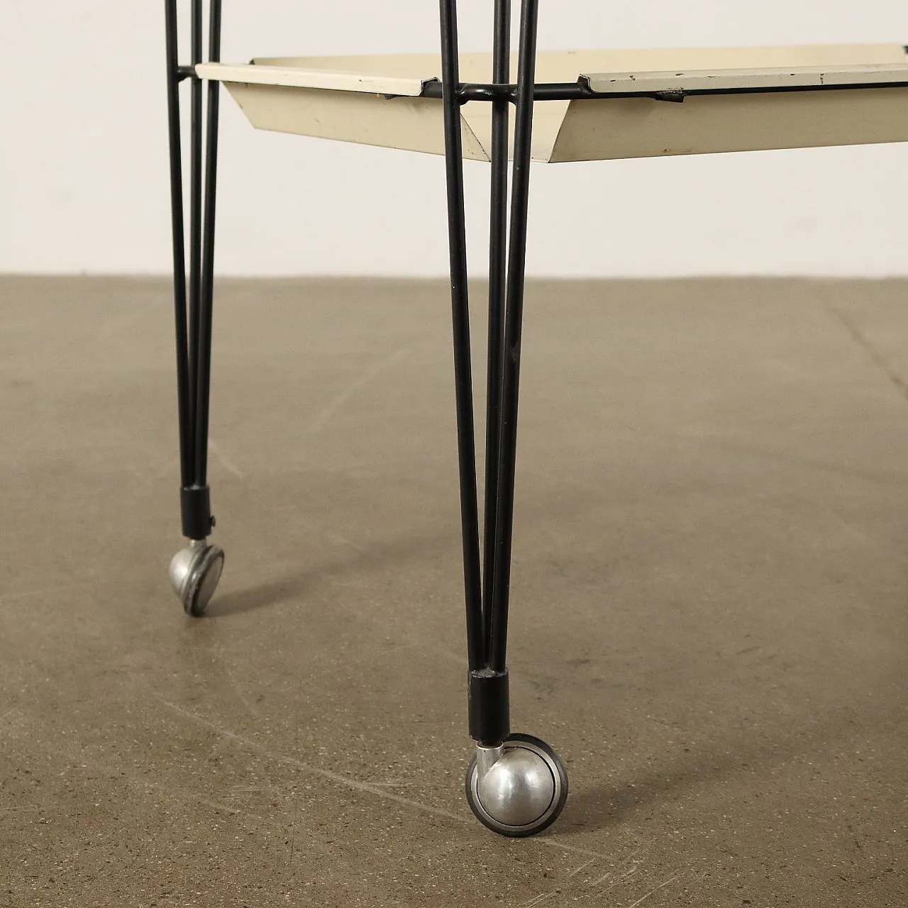 Carrello da servizio in metallo, anni '60 7