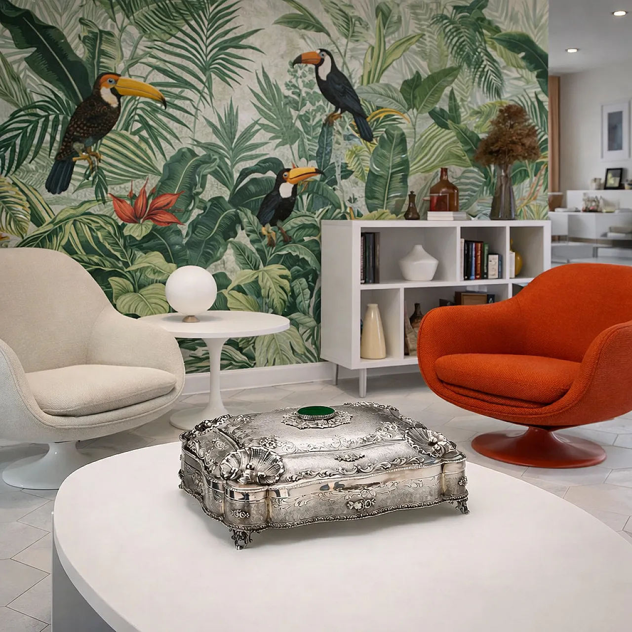 Engraved, chiselled and burin-worked silver box, 20th century 2