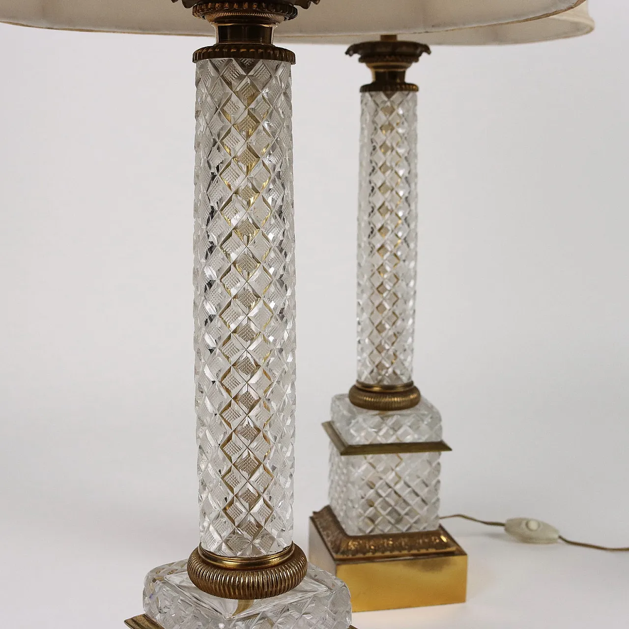 Pair of beveled crystal and bronze lamps with fabric shades 4