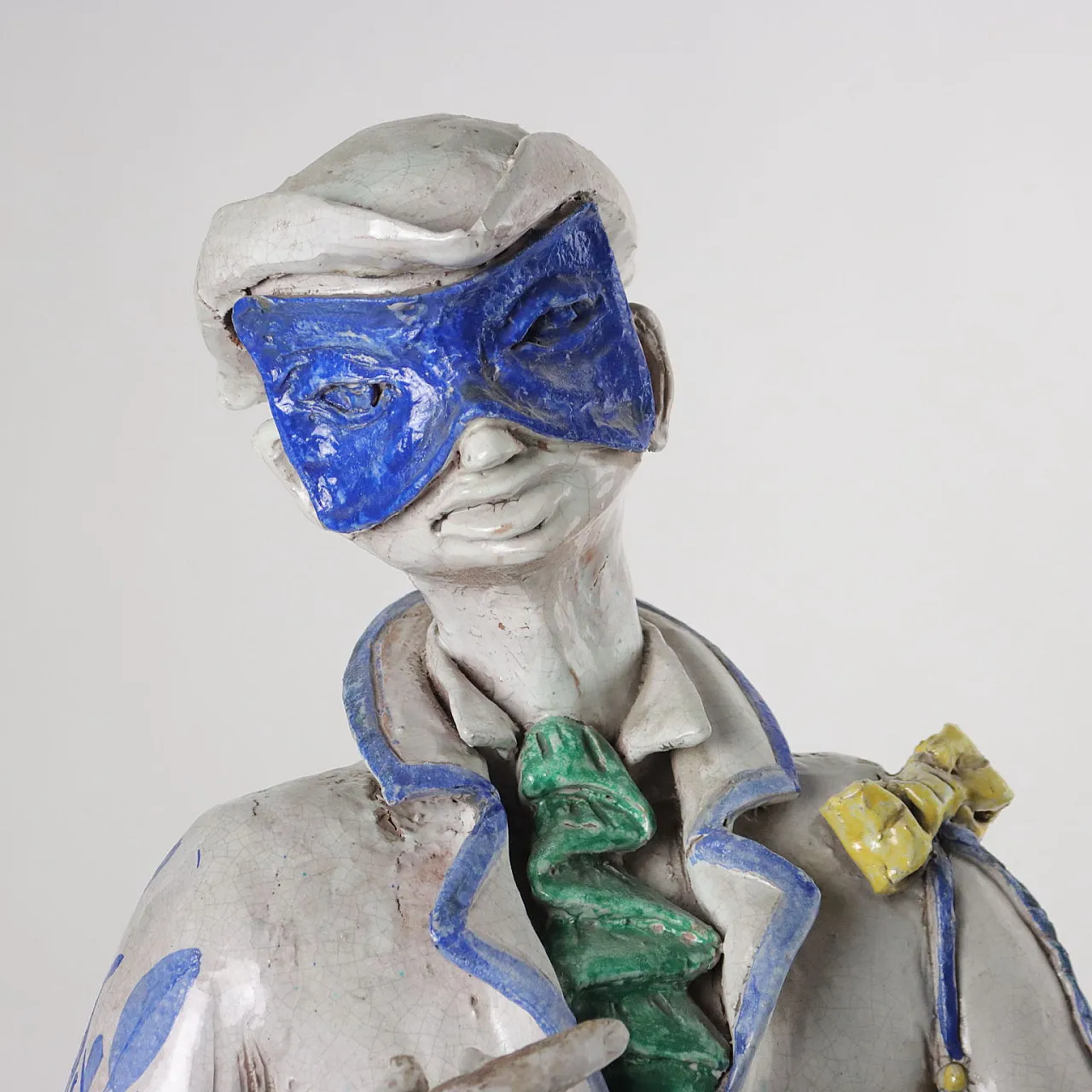 Statua in terracotta smaltata di figura in maschera 3