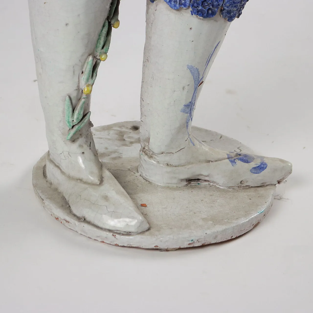 Statua in terracotta smaltata di figura in maschera 6