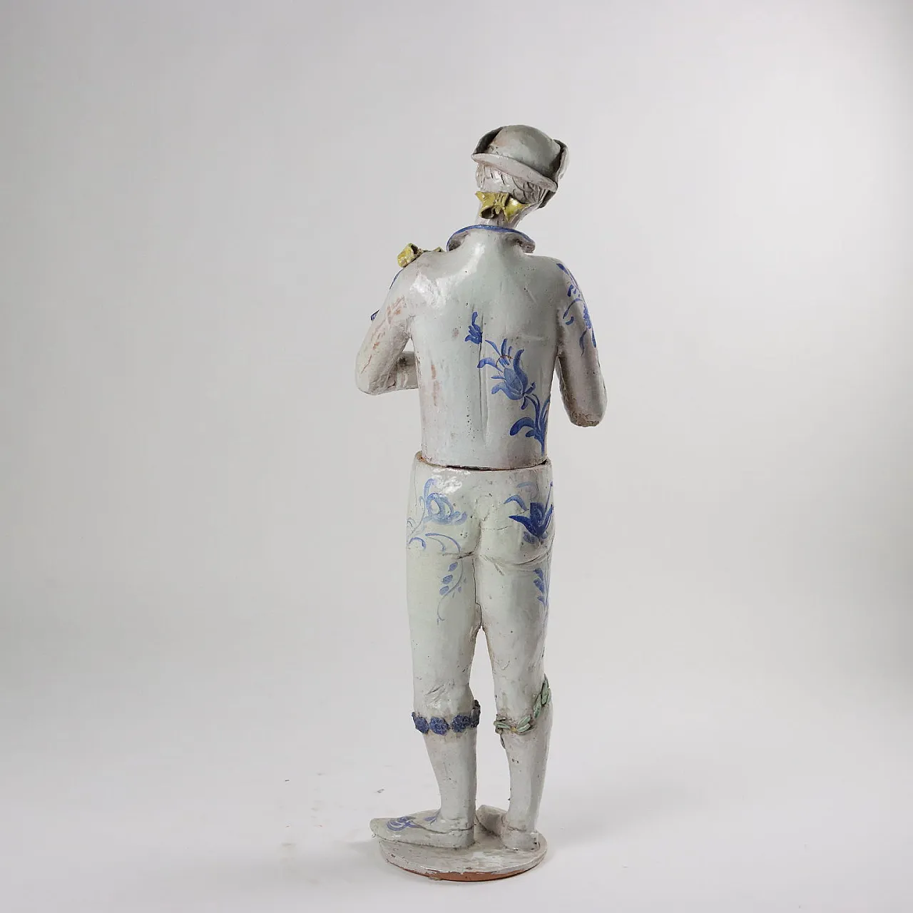 Statua in terracotta smaltata di figura in maschera 7