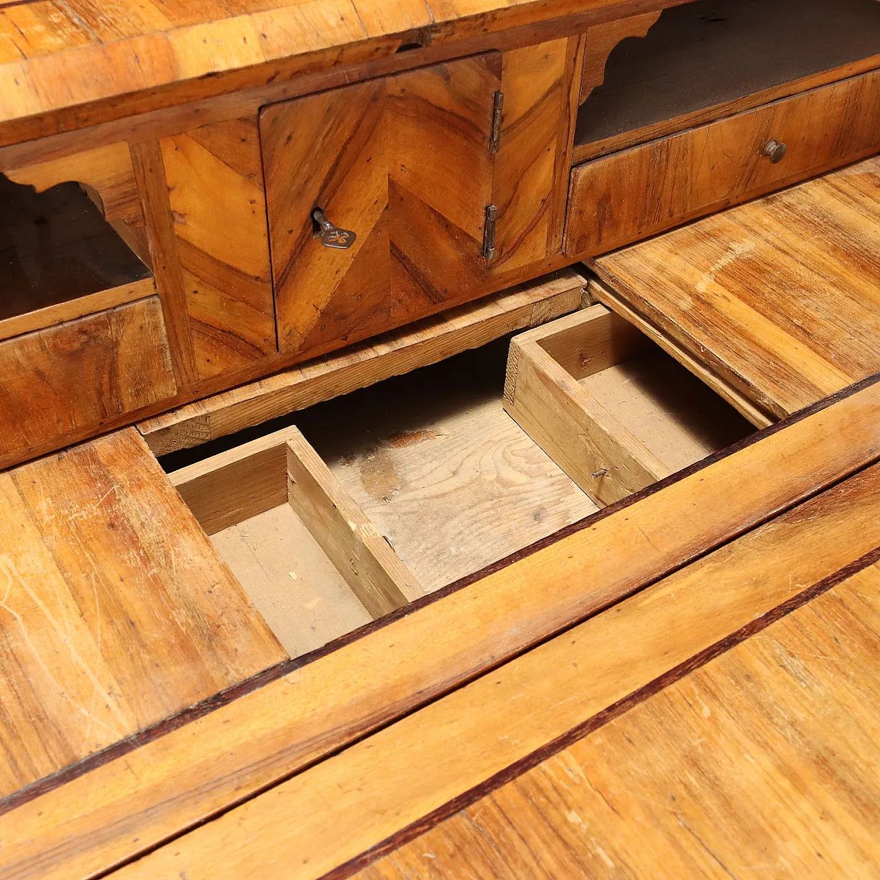 Cassapanca a ribalta in noce e semiminima tardo barocca, metà '700 6