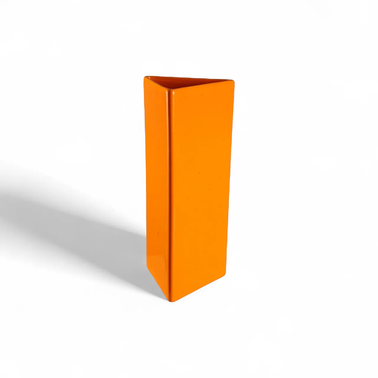 Vaso triangolare in ceramica arancione di Gabbianelli, '900 7