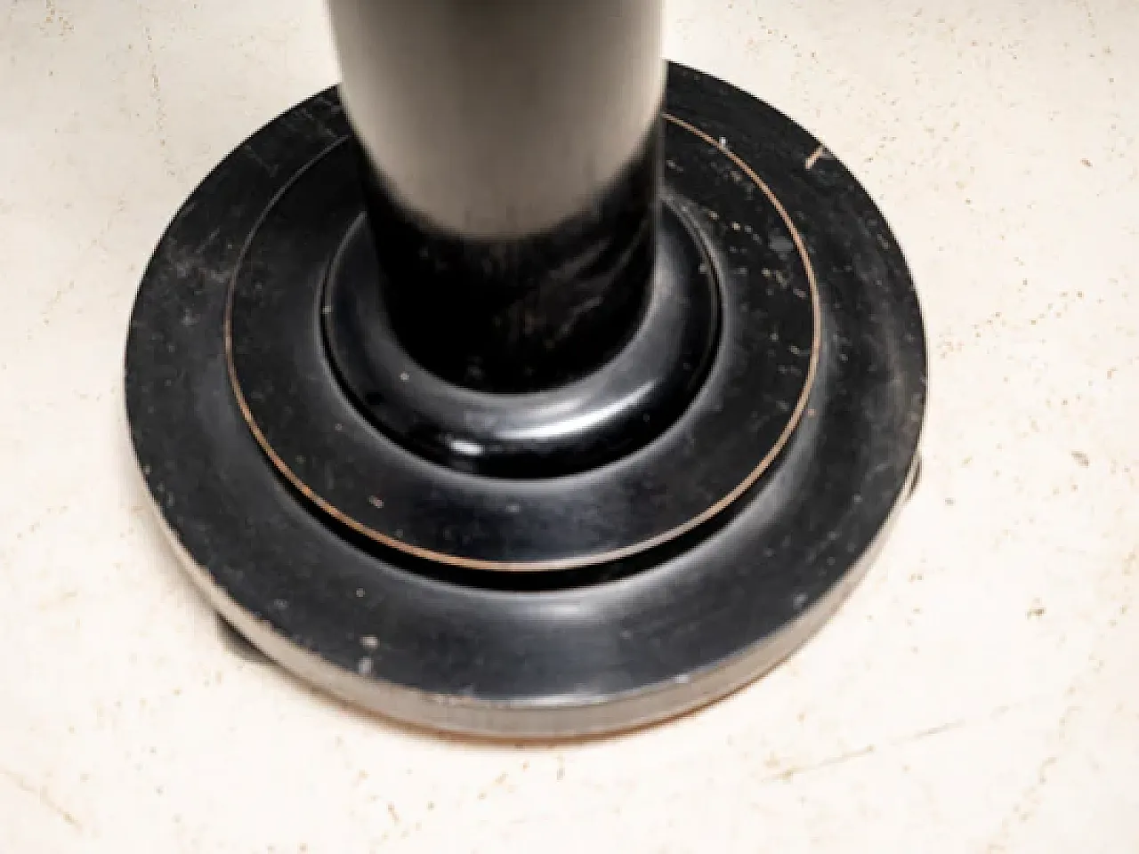 Black lacquered pedestal with brass details, 20th century 7