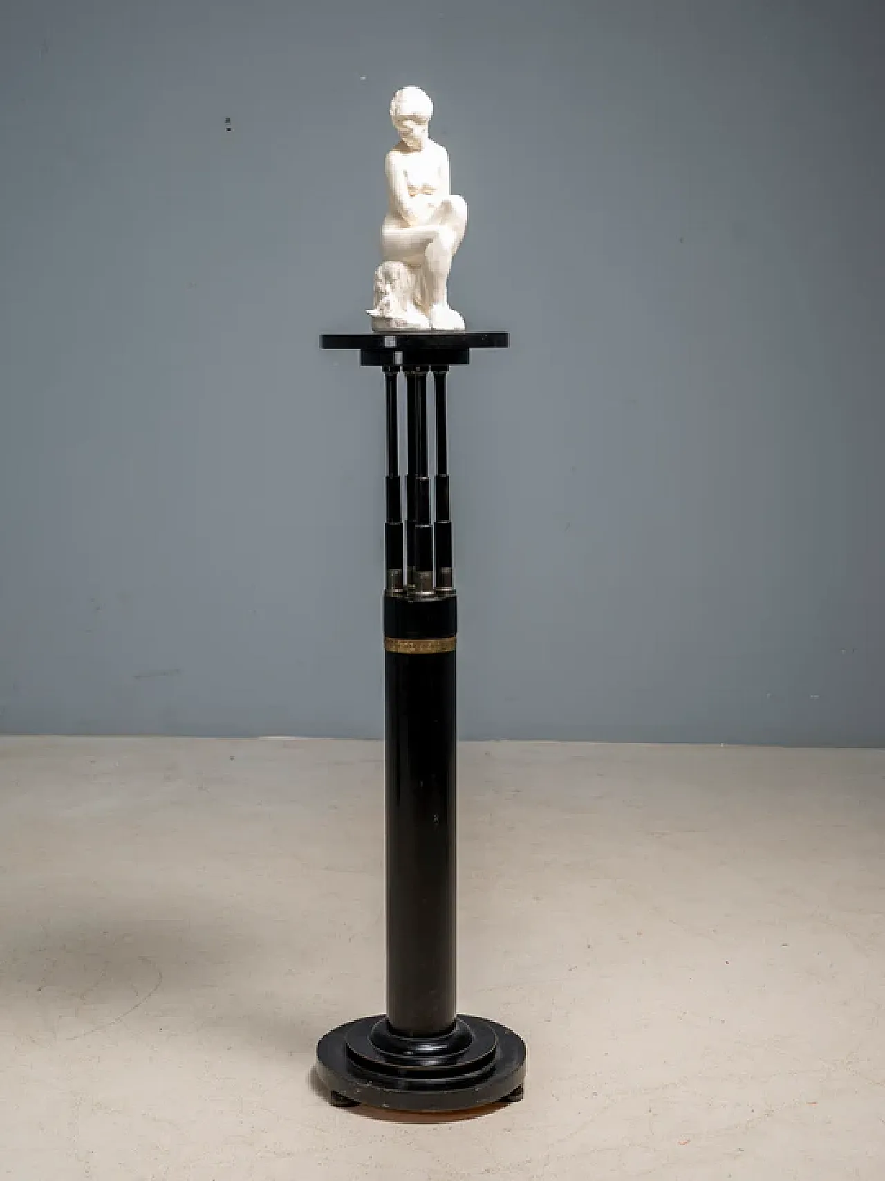 Black lacquered pedestal with brass details, 20th century 8