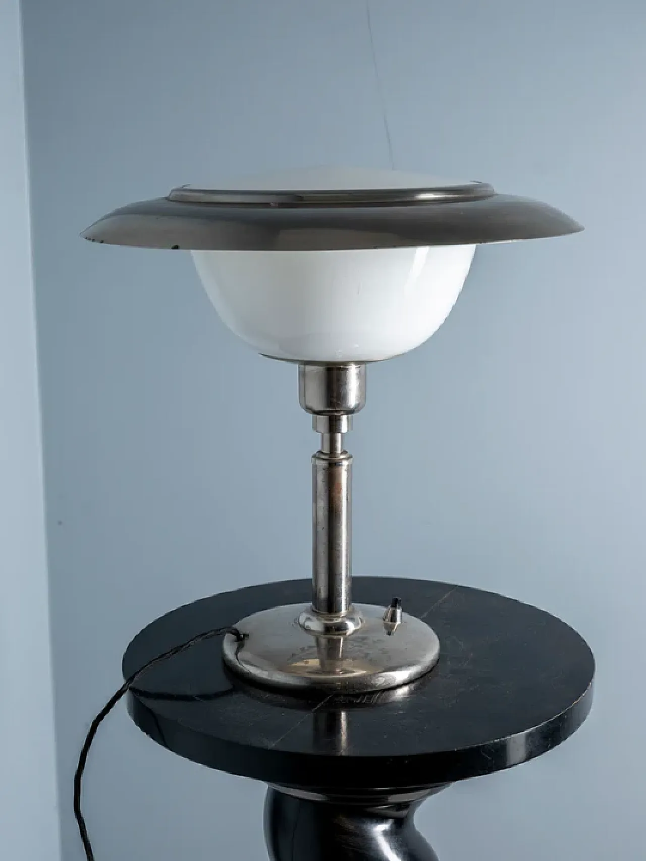 Lampada da tavolo Art Déco con vetro opalino, anni '30 1