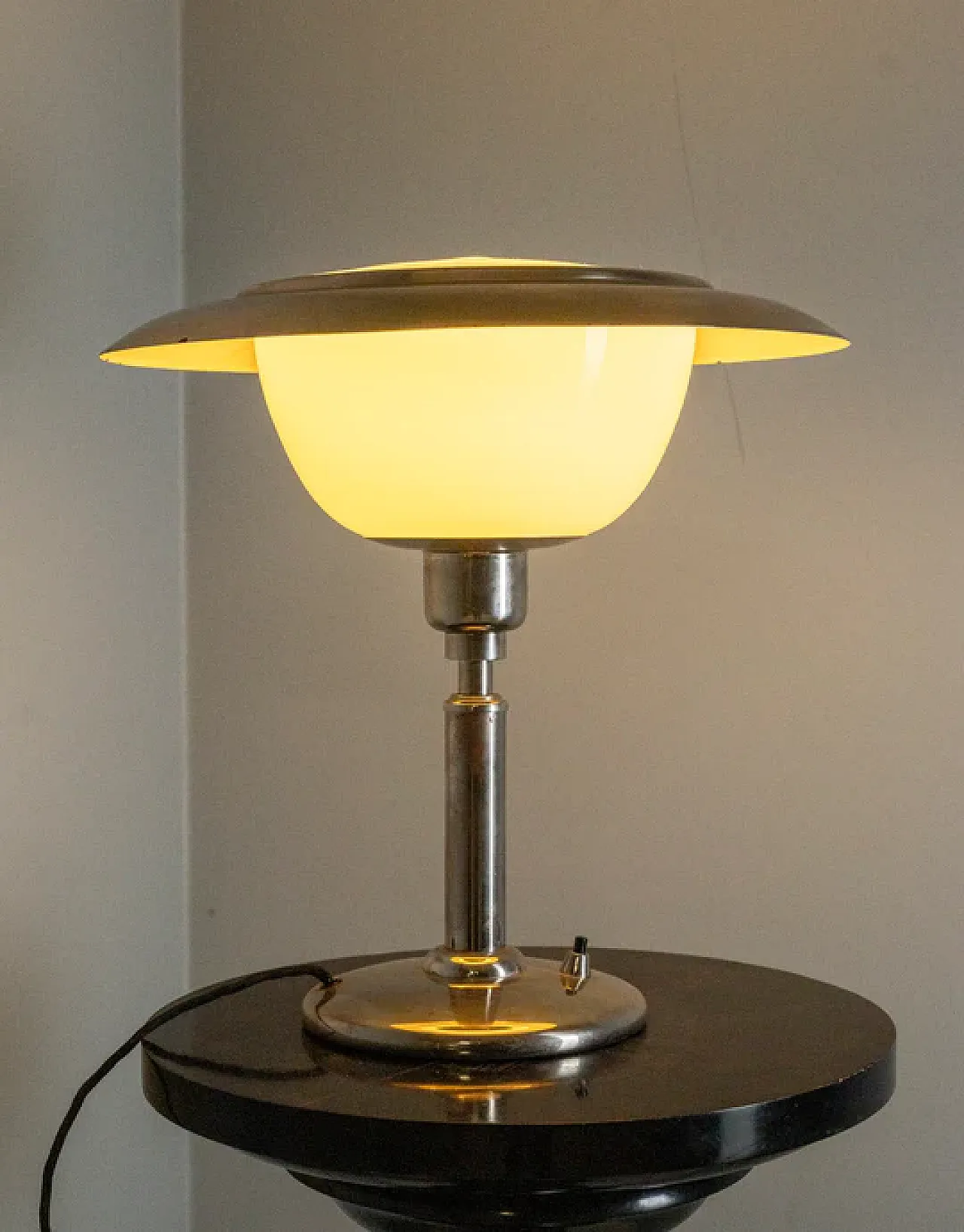 Lampada da tavolo Art Déco con vetro opalino, anni '30 3