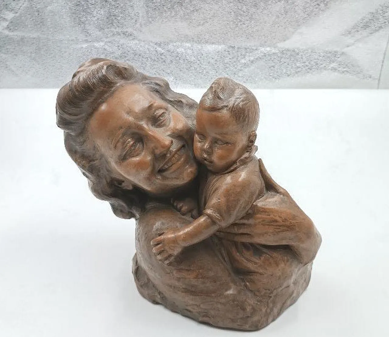 Scultura di maternità in terracotta di A. Pera, primo '900 1