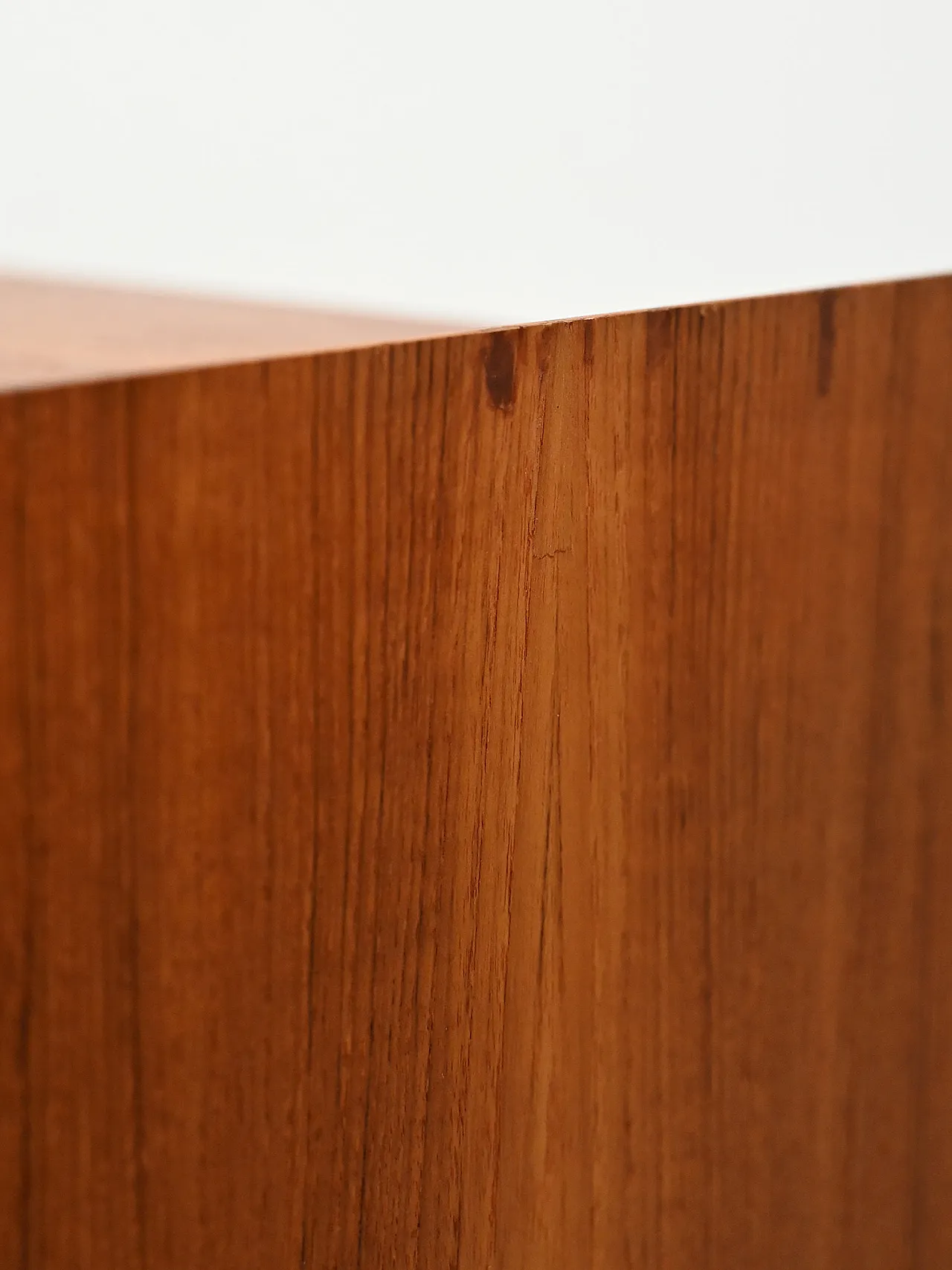 Piccola cassettiera scandinava in teak anni Cinquanta 8