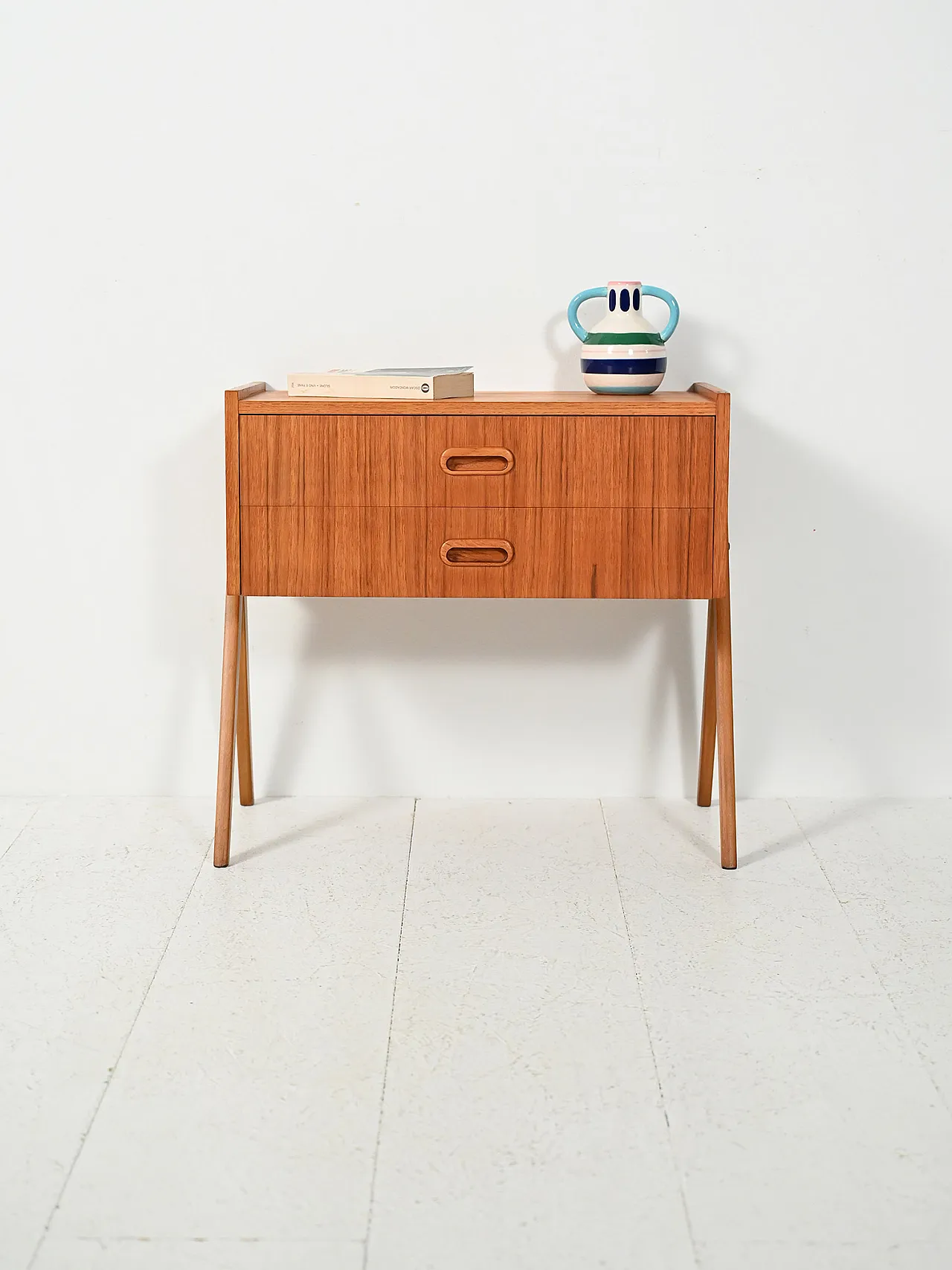 Comodino scandinavo in teak con due cassetti, anni Sessanta 1