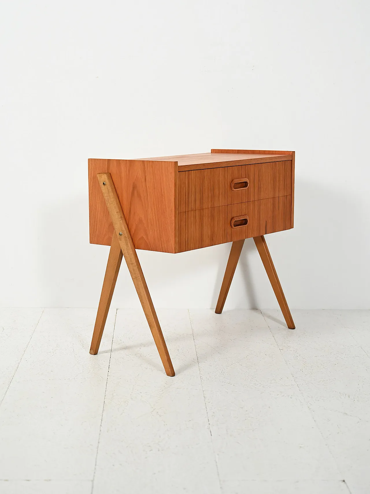 Comodino scandinavo in teak con due cassetti, anni Sessanta 3