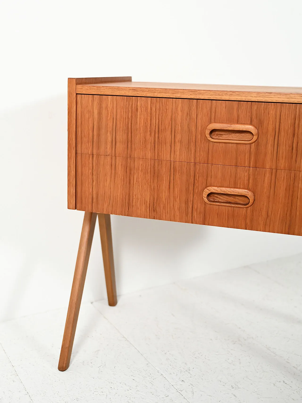 Comodino scandinavo in teak con due cassetti, anni Sessanta 5